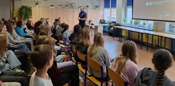 Policja z Wąbrzeźna edukuje dzieci i młodzież w ramach akcji „Dzieciństwo bez Przemocy”