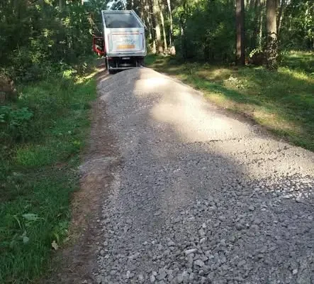 Remont drogi w Małym i Wielkim Pułkowie – gmina Dębowa Łąka inwestuje w bezpieczeństwo