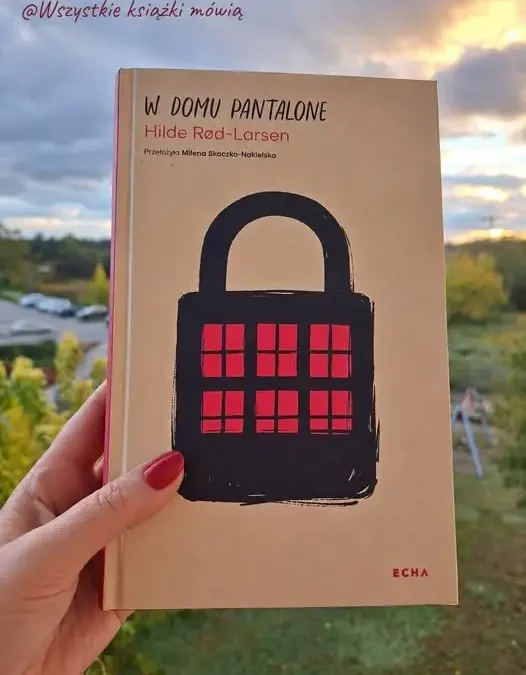 „W domu Pantalone” – norweska powieść o sekretach, stracie i kobiecości w cieniu ciszy