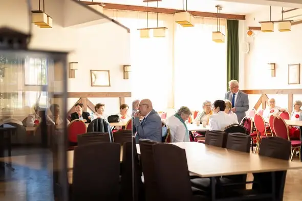 Seniorzy zachwycili na nowej scenie Wąbrzeskiego Domu Kultury