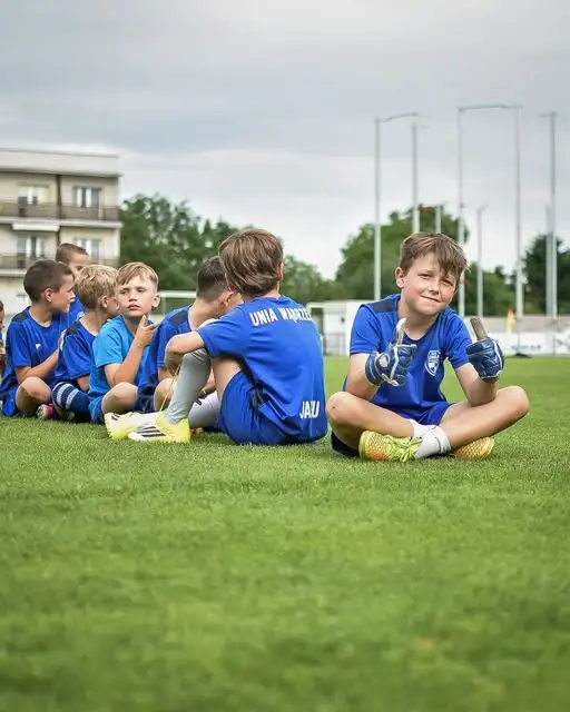 Jesienny trening piłkarski — jak ubrać młodego zawodnika?