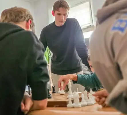 Szachy w Wąbrzeskim Domu Kultury – cotygodniowe spotkania otwarte dla wszystkich