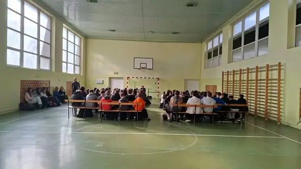 Koncert profilaktyczny „Kruszenie kamiennego serca” w szkole – uczniowie uczyli się odpowiedzialnych wyborów