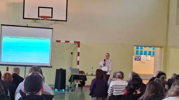 Bezpieczeństwo dzieci w świecie cyfrowym – spotkanie z rodzicami w szkole